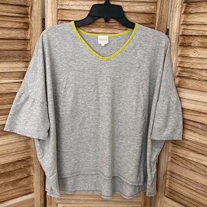 Tsesay Heathered Gray Slightly Cropped Front Dolman T-Shirt Size Medium
